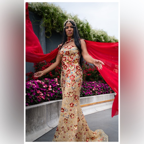 Diana Mahrach Couture dress - Picture 4 of 10